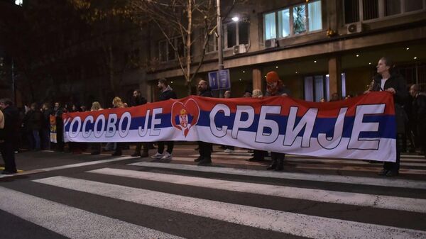 Sırbistan'da Kosovalı Sırplara destek gösterisi düzenlendi - Sputnik Türkiye