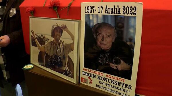 Türkiye'nin ilk savaş muhabirlerinden Ergin Konuksever, son yolculuğuna uğurlandı.
 - Sputnik Türkiye