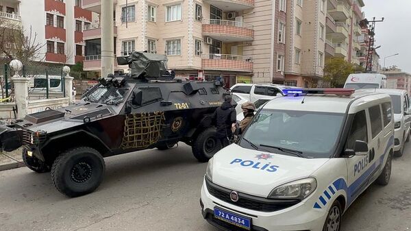 Batman'da kaçak kontrolüne giden DEDAŞ personelleri silahla rehin alındı - Sputnik Türkiye