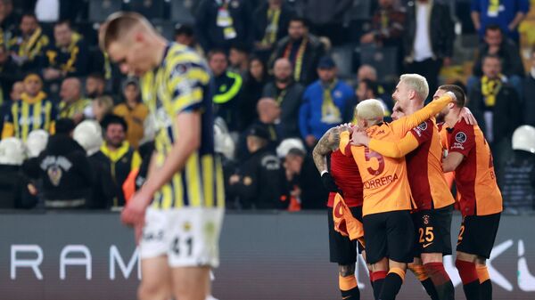 Galatasaray deplasmanda Fenerbahçe’yi 3-0 mağlup etti - Sputnik Türkiye
