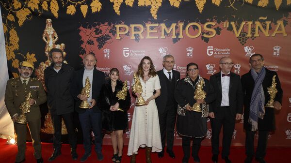 Türk dizilerin son yıllarda İspanya'da yakaladığı ün, Türk oyuncular Cansu Dere ve Melis Sezen'e ödül getirdi. İki oyuncu 'Altın Üzüm Bağı' ödülüne layık görüldü. - Sputnik Türkiye