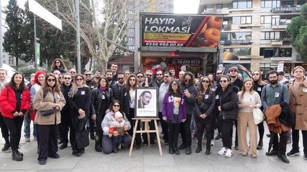 Kadıköy'de Salvador Dali'nin ölüm yıl dönümünde lokma dağıtıldı  - Sputnik Türkiye