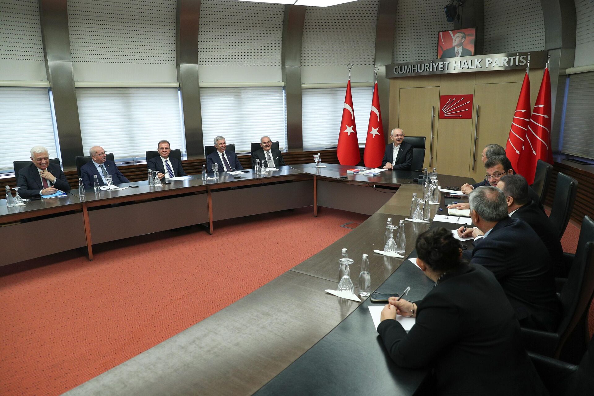 
Cumhuriyet Halk Partisi (CHP) Genel Başkanı Kemal Kılıçdaroğlu, Altılı Masa toplantısı öncesi CHP'li Belediye Başkanları ile görüştü. - Sputnik Türkiye, 1920, 25.01.2023