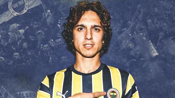 Fenerbahçe Kulübü, futbolcu Emre Demir'i transfer ettiğini duyurdu. - Sputnik Türkiye