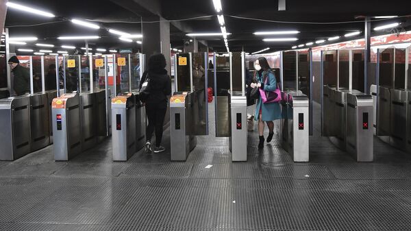 Metro turnikeleri, Milan, İtalya - Sputnik Türkiye