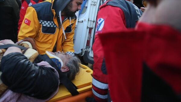 Adıyaman'daki enkazdan 61 saat sonra yaralı kurtarıldı - Sputnik Türkiye