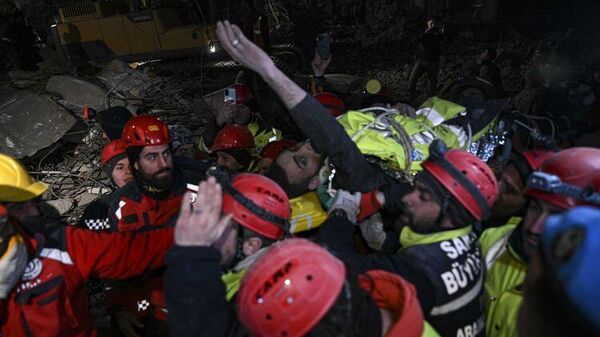 Kahramanmaraş'ta enkaz altından bir kişi 140 saat sonra kurtarıldı - Sputnik Türkiye