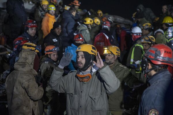 Türkiye'ye deprem için yurt dışından gelen ekipler çalışma yürüttü
 - Sputnik Türkiye