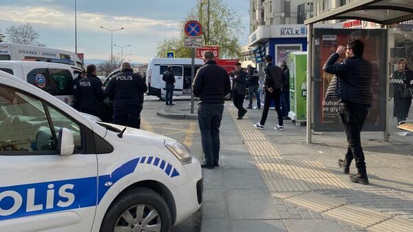 Ankara'nın Yenimahalle ilçesinde kavgaya müdahale eden polis memurunu bıçakla yaralayan zanlı yakalandı. - Sputnik Türkiye