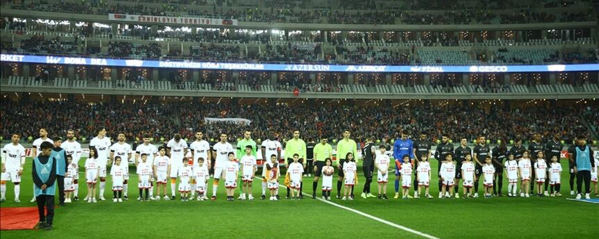 Galatasaray, depremzedeler için düzenlenen hazırlık maçında Azerbaycan temsilcisi Karabağ'ı 2-1 mağlup etti. - Sputnik Türkiye, 1920, 26.03.2023
