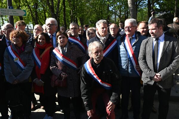 Fransa&#x27;da hükümetin, emeklilik yaşının 62&#x27;den 64&#x27;e çıkarılmasını içeren yasa tasarısını oylama yapmadan Meclisten geçirme kararı üzerine 16 Mart&#x27;ta başlayan gösteriler devam ediyor. - Sputnik Türkiye