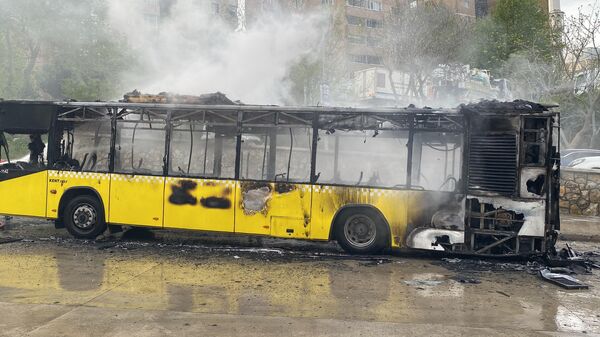 Kartal’da park halindeki İETT otobüsü yandı. Alev alev yanan otobüs itfaiye ekiplerinin müdahalesi sonucu söndürüldü. Olayda can kaybı ve yaralanma meydana gelmedi.
 - Sputnik Türkiye