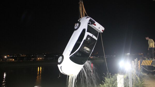 Şanlıurfa'da otomobil sulama kanalına uçtu: 4 ölü, 2 kayıp, 1 yaralı - Sputnik Türkiye
