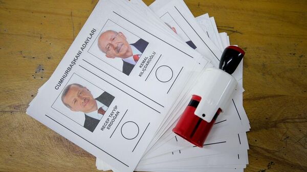 Oy verme işleminin bitmesinin ardından kullanılan oyların sayım ve dökümü yapılacak. - Sputnik Türkiye