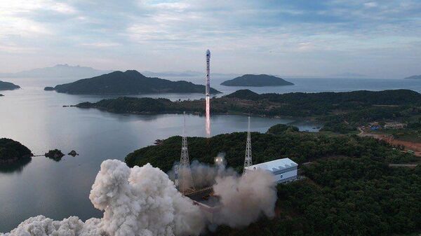 Kuzey Kore liderinin kız kardeşi Kim Yo Jong, ülkenin yeni uydu fırlatma rampasının fotoğraflarını paylaştı.  - Sputnik Türkiye