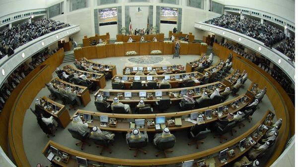 Kuveyt'te dün yapılan parlamento seçimleri sonucu 50 sandalyeli Ulusal Meclise 13 yeni isim girdi. Canan Buşehri, meclise giren tek kadın oldu. - Sputnik Türkiye