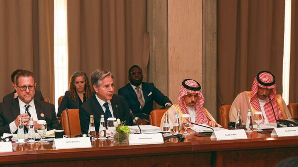 ABD Dışişleri Bakanı Anthony Blinken, Suudi Arabistan Dışişleri Bakanı Faysal bin Ferhan - Sputnik Türkiye