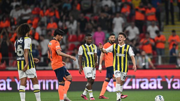 Ziraat Türkiye Kupası finalinde Medipol Başakşehir'i 2-0 mağlup eden Fenerbahçe, kupanın sahibi oldu. - Sputnik Türkiye