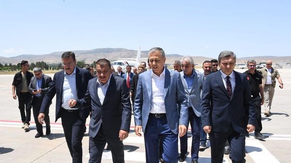 İçişleri Bakanı Ali Yerlikaya, deprem bölgesi olan Malatya'da çeşitli ziyaretlerde bulundu. - Sputnik Türkiye