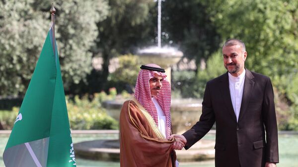 İran Dışişleri Bakanı Hüseyin Emir Abdullahiyan - Suudi Arabistan Dışişleri Bakanı Faysal Bin Ferhan  - Sputnik Türkiye