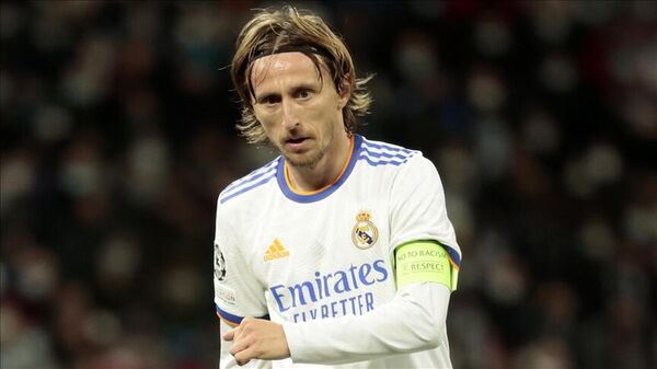 İspanya'nın Real Madrid Kulübü, Arap ülkelerinden gelen astronomik teklifleri reddeden 37 yaşındaki Hırvat futbolcusu Luka Modric'in sözleşmesini bir yıl uzattı. - Sputnik Türkiye