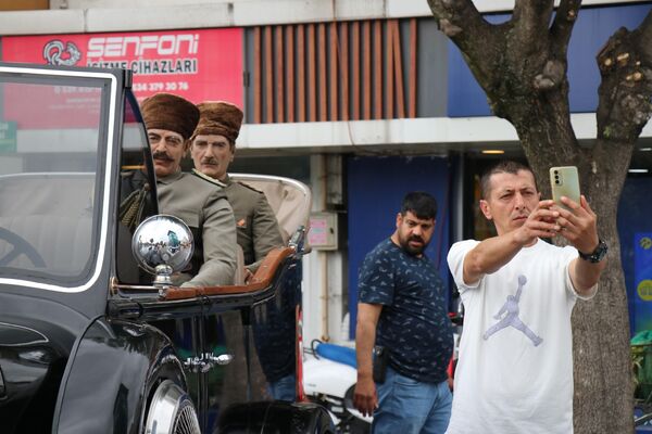 Atatürk'ün makam aracının replikasını yaptı, şehir şehir geziyor - Sputnik Türkiye