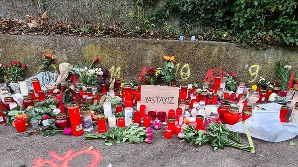 Almanya’da sokak ortasında bıçaklanarak öldürülen 14 yaşındaki Ece Sarıgül’ün katiline ağırlaştırılmış müebbet hapis cezası verildi. - Sputnik Türkiye