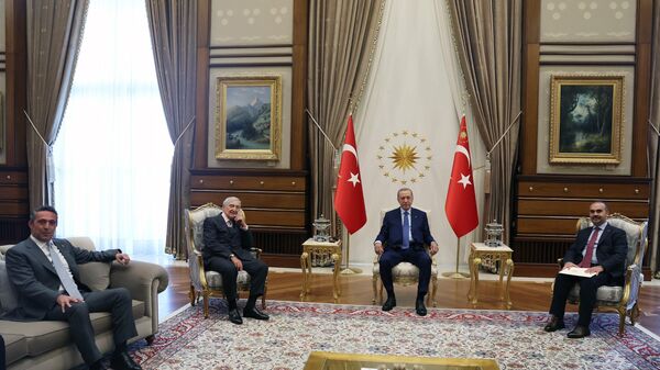 Cumhurbaşkanı Recep Tayyip Erdoğan, Sanayi ve Teknoloji Bakanı Mehmet Fatih Kacır, iş insanları Rahmi Koç ve Ali Koç - Sputnik Türkiye