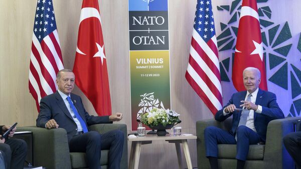Cumhurbaşkanı Recep Tayyip Erdoğan ve  ABD Başkanı Joe Biden - Sputnik Türkiye