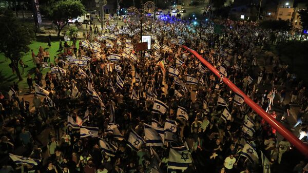 İsrail'de tartışmalı yargı tasarısının Meclisteki ilk oylamada kabulüyle protestolar başladı - Sputnik Türkiye