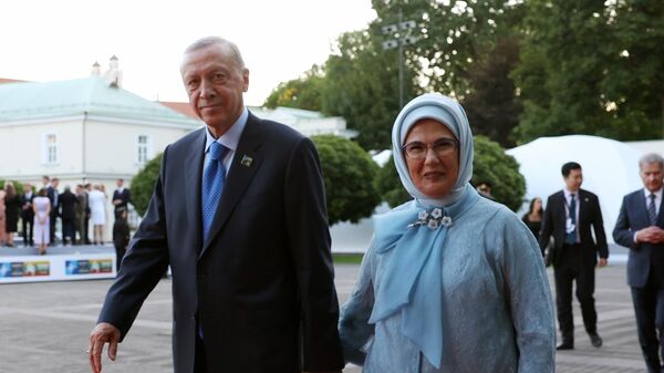Cumhurbaşkanı Erdoğan, Litvanya'da resmi akşam yemeğine katıldı - Sputnik Türkiye