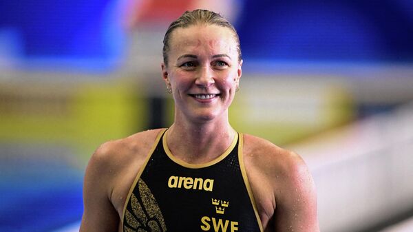 İsveçli Sarah Sjöström, Dünya Yüzme Şampiyonası kariyerindeki ferdi yarışlarda kazandığı madalya sayısını 21'e yükselterek ABD'li Michael Phelps'e ait rekoru kırdı. - Sputnik Türkiye