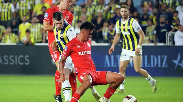 UEFA Avrupa Konferans Ligi Play-off Turu ilk maçında Fenerbahçe, Hollanda ekibi Twente ile karşı karşıya  - Sputnik Türkiye