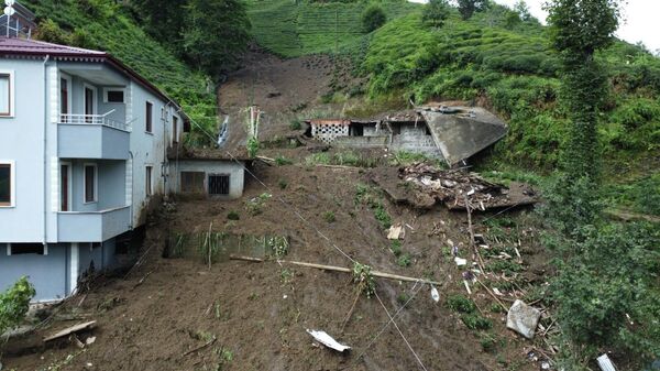Rize'de şiddetli yağışların ardından 16 evin boşaltılmasına karar verildi - Sputnik Türkiye