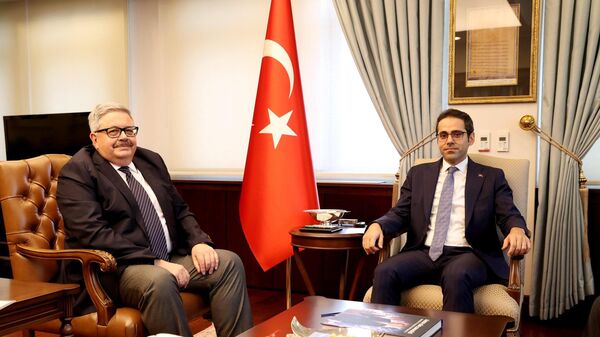 Dışişleri Bakan Yardımcısı Yasin Ekrem Serim, Rusya'nın Ankara Büyükelçisi Aleksey Yerhov  - Sputnik Türkiye