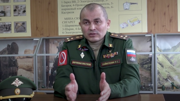 Rus subay: Ukrayna ordusu mayın arazilerine insan yığarak ‘canlı mayın temizleme’ taktiği uyguluyor - Sputnik Türkiye