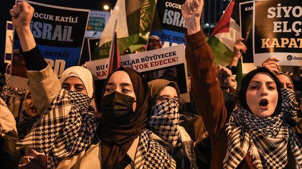  İsrail'in İstanbul Başkonsolosluğu önündeki protestolar - Sputnik Türkiye
