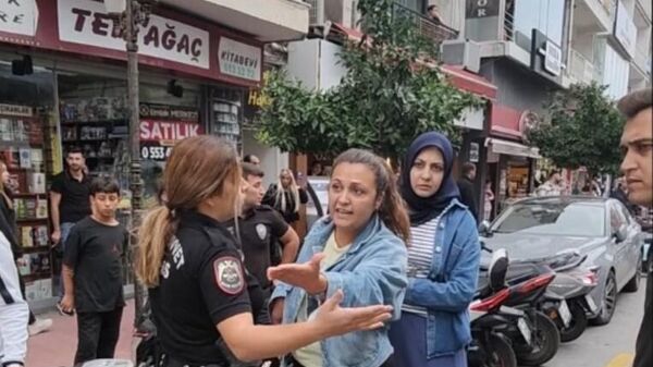 polis sürücü tartışma - Sputnik Türkiye