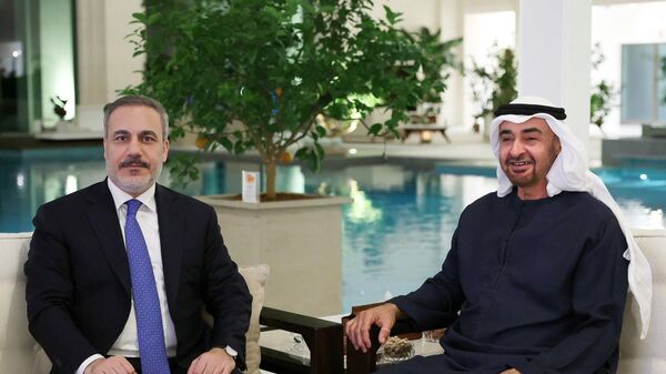 Dışişleri Bakanı Hakan Fidan, Birleşik Arap Emirlikleri'ne (BAE) gerçekleştirdiği resmi ziyaret kapsamında BAE Devlet Başkanı Şeyh Muhammed bin Zayid Al Nehyan ile görüştü. - Sputnik Türkiye