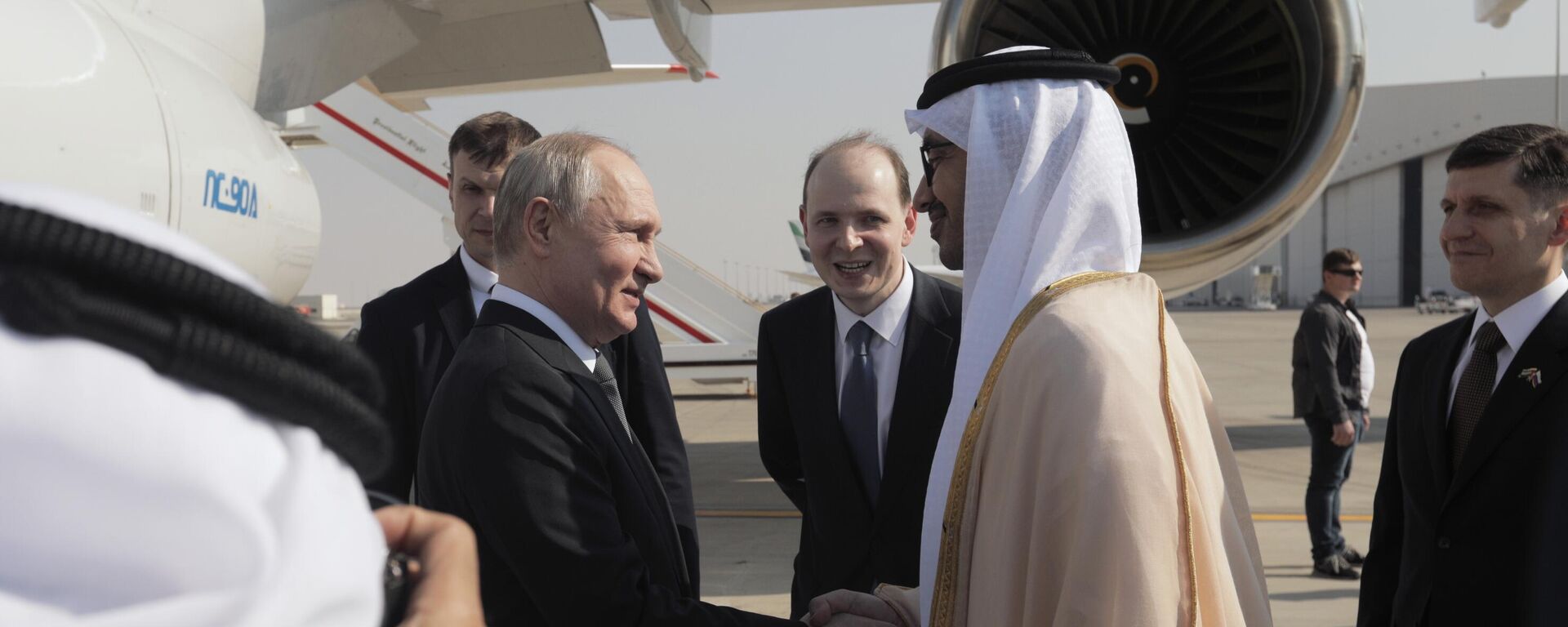 Rusya Devlet Başkanı Vladimir Putin, Birleşik Arap Emirlikleri (BAE) Devlet Başkanı Şeyh Muhammed bin Zayid Al Nahyan ile  - Sputnik Türkiye, 1920, 06.12.2023