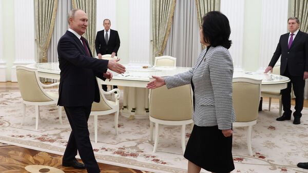Rusya Devlet Başkanı Vladimir Putin, Kuzey Kore Dışişleri Bakanı Choe Son-hui’yi kabul etti - Sputnik Türkiye