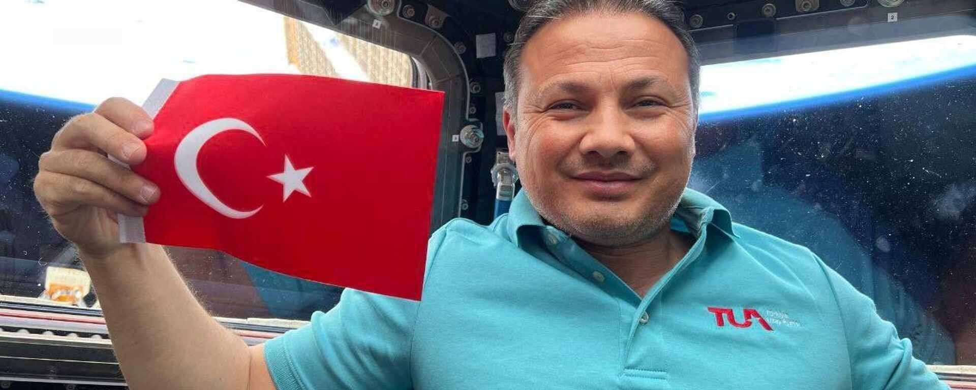 Türkiye'nin ilk astronotu Alper Gezeravcı, sosyal medya hesabı üzerinden dünyaya dönüşü hakkında paylaşımda bulundu. - Sputnik Türkiye, 1920, 10.02.2024
