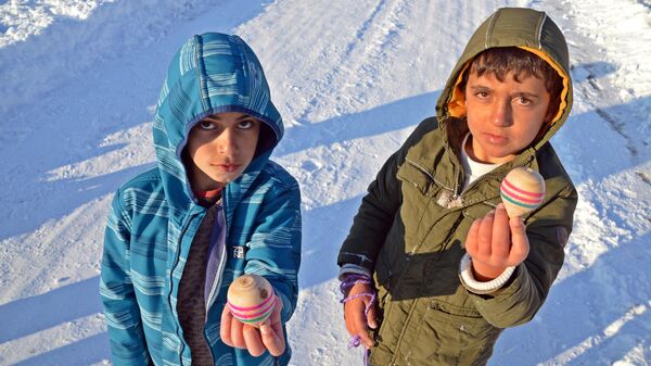 Ağrı'da köylüler unutulmaya yüz tutan 'topaç' oyununu oynuyor - Sputnik Türkiye