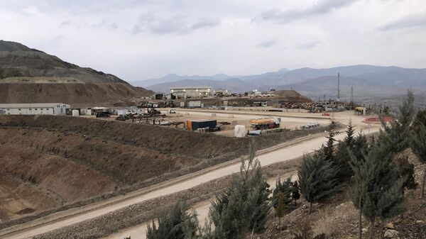 Erzincan'ın İliç ilçesinde bir maden sahasında toprak kayması meydana geldi. En az 9 kişinin toprak altında kaldığı ifade edildi. - Sputnik Türkiye