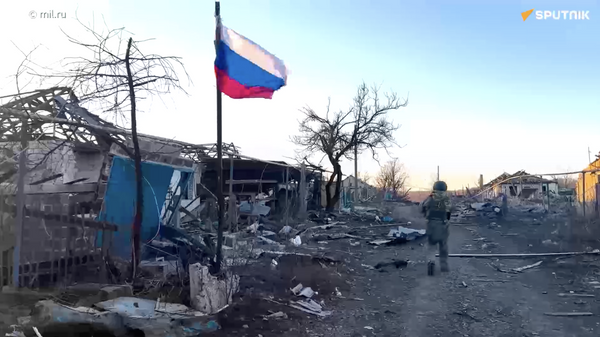 Rusya Savunma Bakanlığı, Ukraynalı askerlerin Lastoçkino yerleşim yerinden kaçış görüntülerini paylaştı  - Sputnik Türkiye