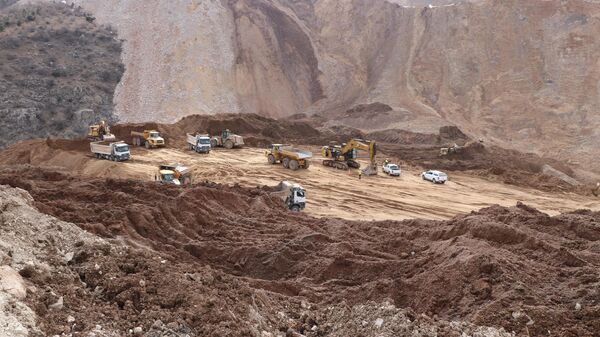 Erzincan'daki maden faciasından yeni görüntü: Milyonlarca metreküp toprak böyle kaydı - Sputnik Türkiye