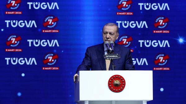 Cumhurbaşkanı Recep Tayyip Erdoğan, TÜGVA tarafından, İstanbul'da Sinan Erdem Spor Salonu'nda düzenlenen ''7. Gençlik Buluşması''na katılarak konuşma yaptı.  - Sputnik Türkiye