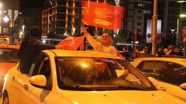 Çok partili siteme geçildikten sonra Manisa'da ilk defa resmi olmayan sonuçlara göre CHP birinci parti oldu. - Sputnik Türkiye