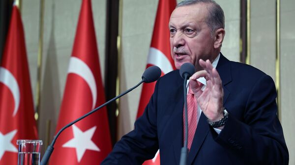 Cumhurbaşkanı Recep Tayyip Erdoğan,  Cumhurbaşkanlığı Külliyesi Sergi Salonu'nda Emniyet, Jandarma ve Sahil Güvenlik mensuplarıyla bir araya geldiği iftar programında konuştu. - Sputnik Türkiye