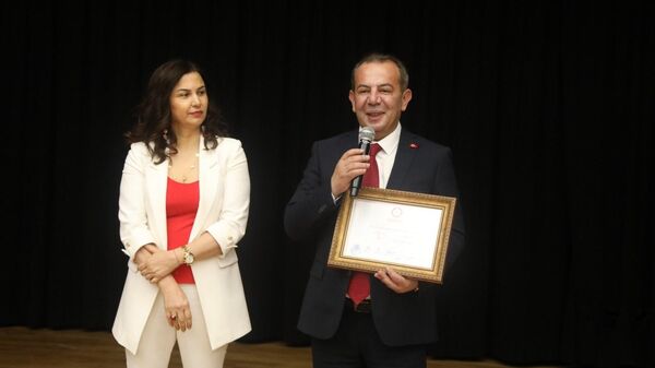  CHP'den Bolu Belediye Başkanlığı'na yeniden seçilen Tanju Özcan - Sputnik Türkiye